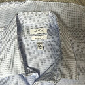 Calvin Klein No Iron Slim Fit Tekfit Button Down Blue 17/34-35